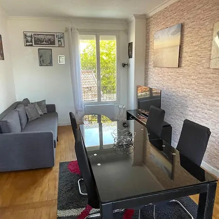 En Duplex Entre Paris Et Versailles *